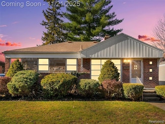 9831 Seltzer St, Livonia, MI 48150