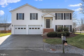 16 Oriole Ln, Falling Waters, WV 25419