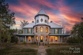 53 Hennessee St, Morganton, NC 28655