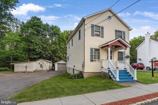 17 Beaver Ave, Annandale, NJ 08801