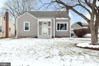 121 Harvey St, Pleasant Gap, PA 16823