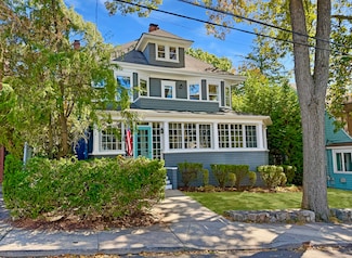 77 Lindale St, Stamford, CT 06902