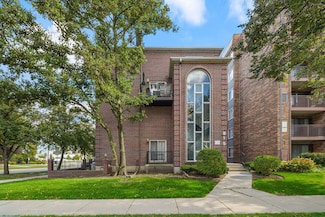 815 Pearson St Unit 10, Des Plaines, IL 60016