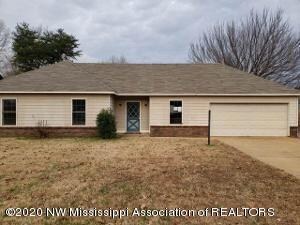 6656 Slash Pine Dr, Walls, MS 38680