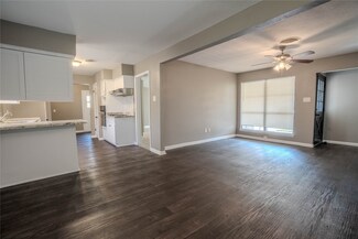 5712 Wentworth St, Fort Worth, TX 76132