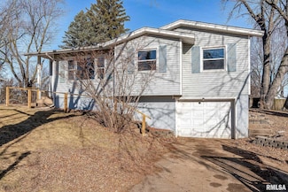 724 W 48th St, Davenport, IA 52806