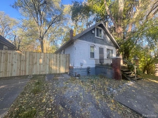 18975 Chapel St, Detroit, MI 48219