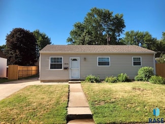 3016 E 20th St, Sioux Falls, SD 57103