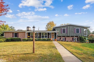 418 S 5th St, Wapello, IA 52653