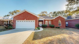 202 Petersburg Ct, Dothan, AL 36305