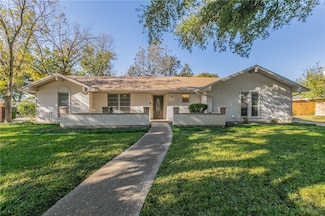 3401 Oakridge Ln, Waco, TX 76708