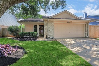 2026 Creek Valley Ln, Sugar Land, TX 77478