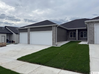 5851 S 95th St, Lincoln, NE 68526