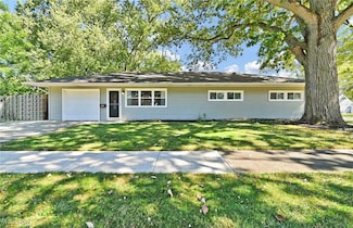 585 Woodmere Dr, Berea, OH 44017