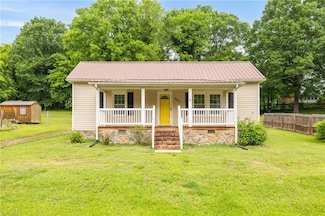 963 Harris St, Eden, NC 27288