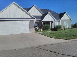 104 Castle Pines Dr, Arkansas City, KS 67005