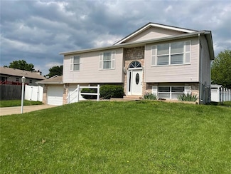 334 Saint Rose Dr, Godfrey, IL 62035