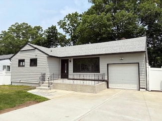 747 Janos Ln, West Hempstead, NY 11552