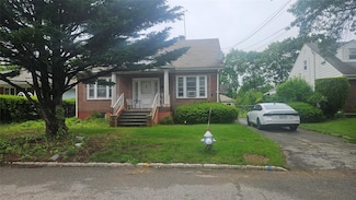 37 Netz Place, Albertson, NY 11507