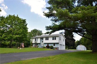 7633 Creekside Cir, Sodus, NY 14551