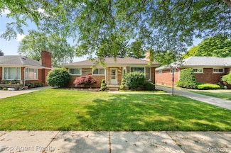17090 Collinson Ave, Eastpointe, MI 48021
