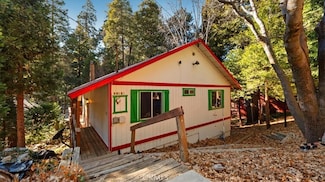 25172 Moon Dr, Crestline, CA 92325