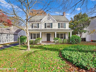 77 Sheephill Rd, Riverside, CT 06878