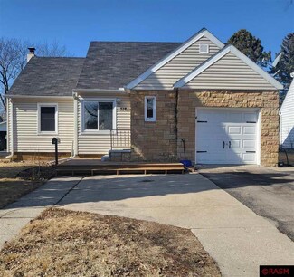 717 717 Nw 2nd St, Waseca, MN 56093