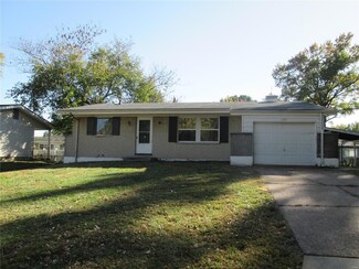 1318 Petite Dr, Saint Louis, MO 63138