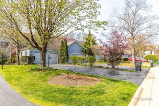 851 Sutton Ct, Lincolnshire, IL 60069