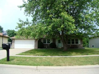 451 Gale St Unit 4, Elgin, IL 60123