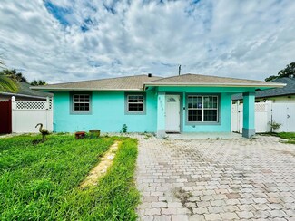 4904 Dillon St, Lake Worth, FL 33463