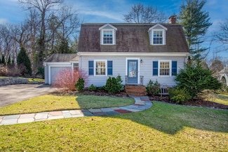 122 Lindbergh Ave, Needham Heights, MA 02494