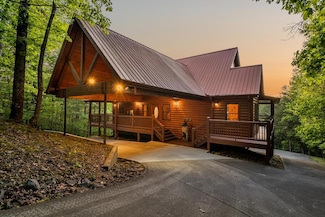 433 Spruce Cir, Mineral Bluff, GA 30559