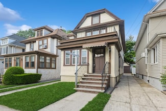 71-51 Kessel St, Flushing, NY 11375