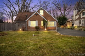 1N274 Prairie Ave, Glen Ellyn, IL 60137