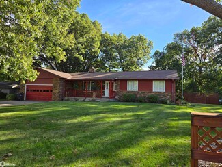 2524 Surrey Rd, Burlington, IA 52601