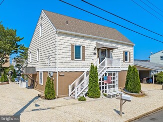 11 W Lavenia Ave, Beach Haven, NJ 08008