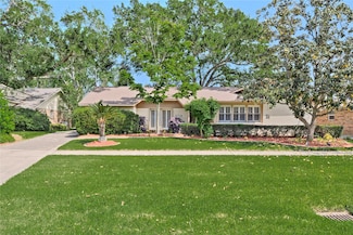 2105 Willow Dell Dr, Seabrook, TX 77586