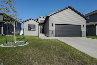 1082 Ashley Dr W, West Fargo, ND 58078