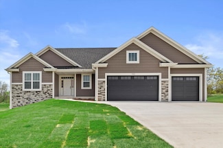 743 Brockway Dr, Mukwonago, WI 53149