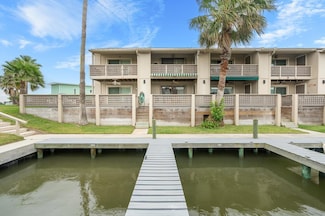 1911 Bayhouse Dr, Rockport, TX 78382