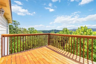 8 Blackfoot Dr, Eureka Springs, AR 72631