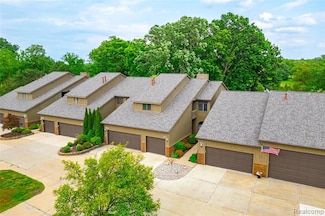 9921 Hawthorne Glen Dr Unit 68, Grosse Ile, MI 48138