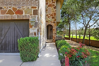 1017 Brook Hollow Dr, Euless, TX 76039