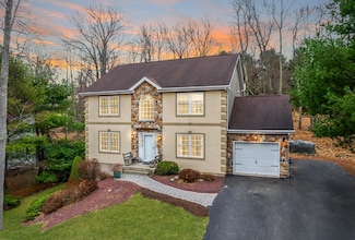 104 Wolf Hollow Rd, Lake Harmony, PA 18624