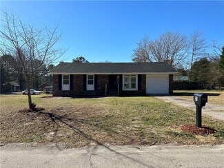 21 Gladiola Dr, Spring Lake, NC 28390