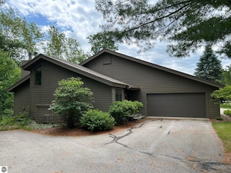 6556 Mission Ridge, Traverse City, MI 49686