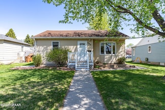 606 11th St NW, East Grand Forks, MN 56721
