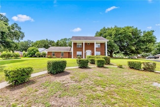 1129 Essex Dr, Mobile, AL 36695